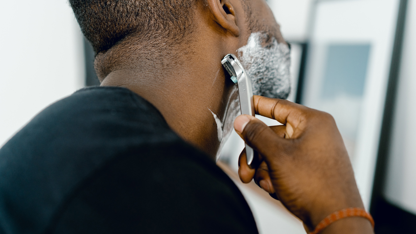 افضل طريق لعلاج البشرة الدهنية للرجال 6 العناية بالبشرة بعد الحلاقة